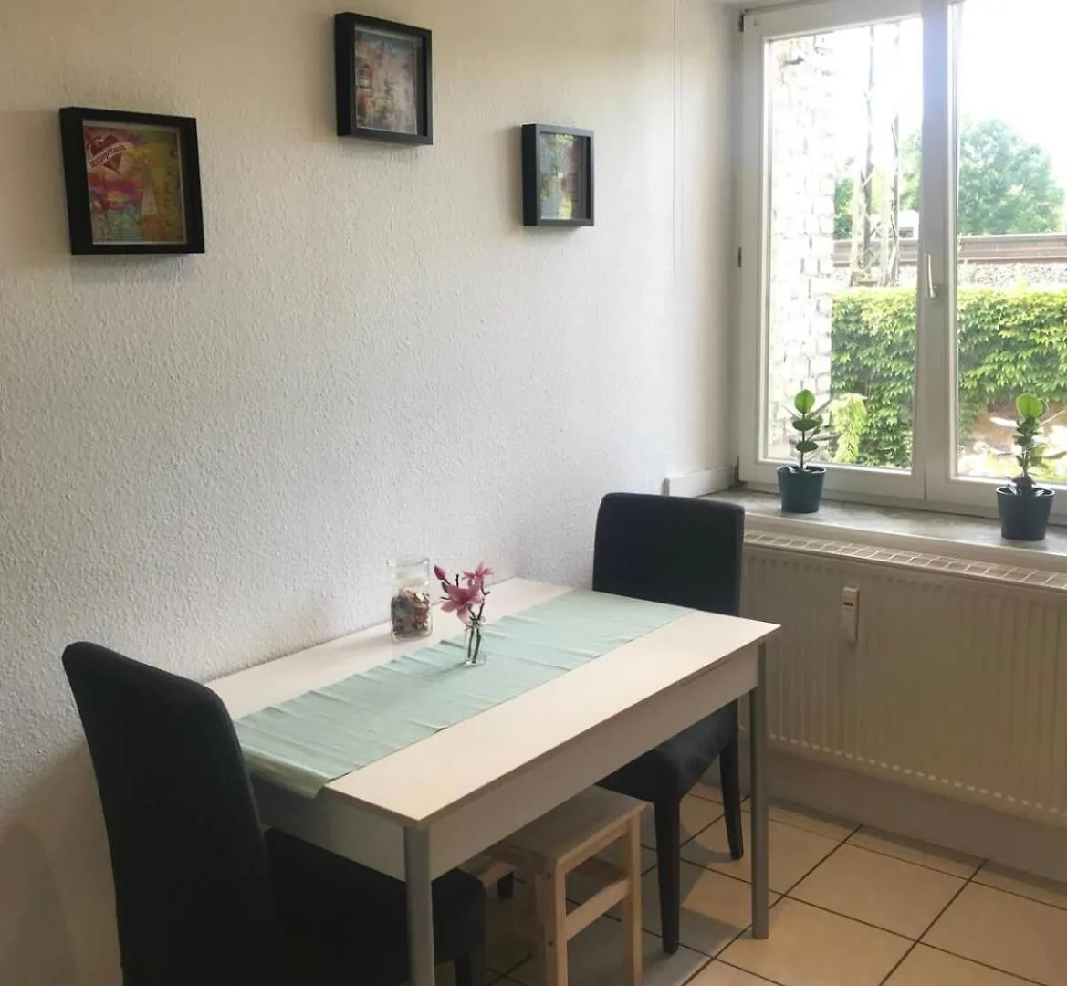 Apartment, Parterre, Fuer 3 Gaeste, Zentral Gelegen, Mitsubishi Halle Dusseldorf Germany